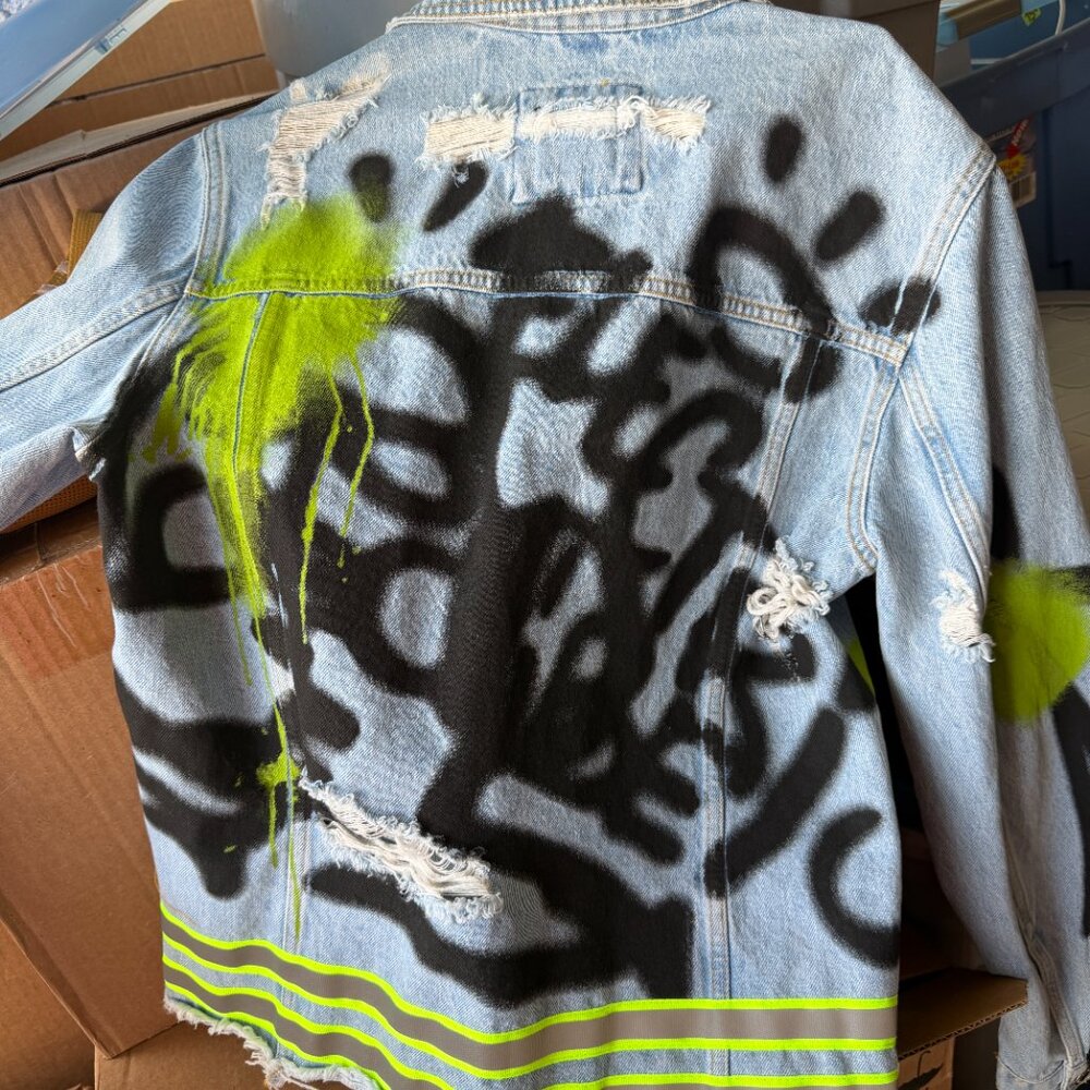 ZARA Denim Jacket NWOT MEDIUM Graffiti WOMEN - Picture 2 of 11